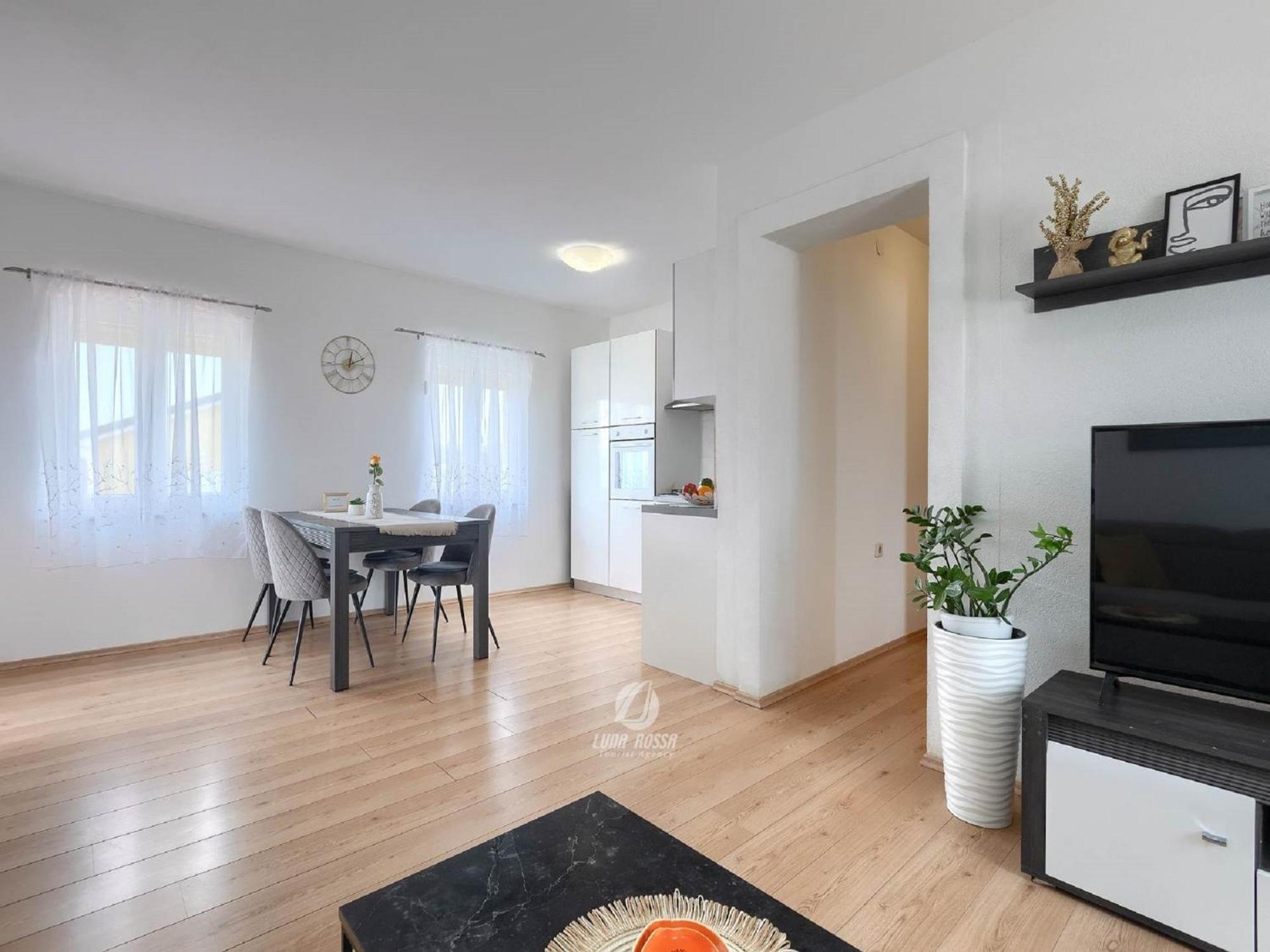 Comfortable House With Private Swimming Pool Vikendica Pula