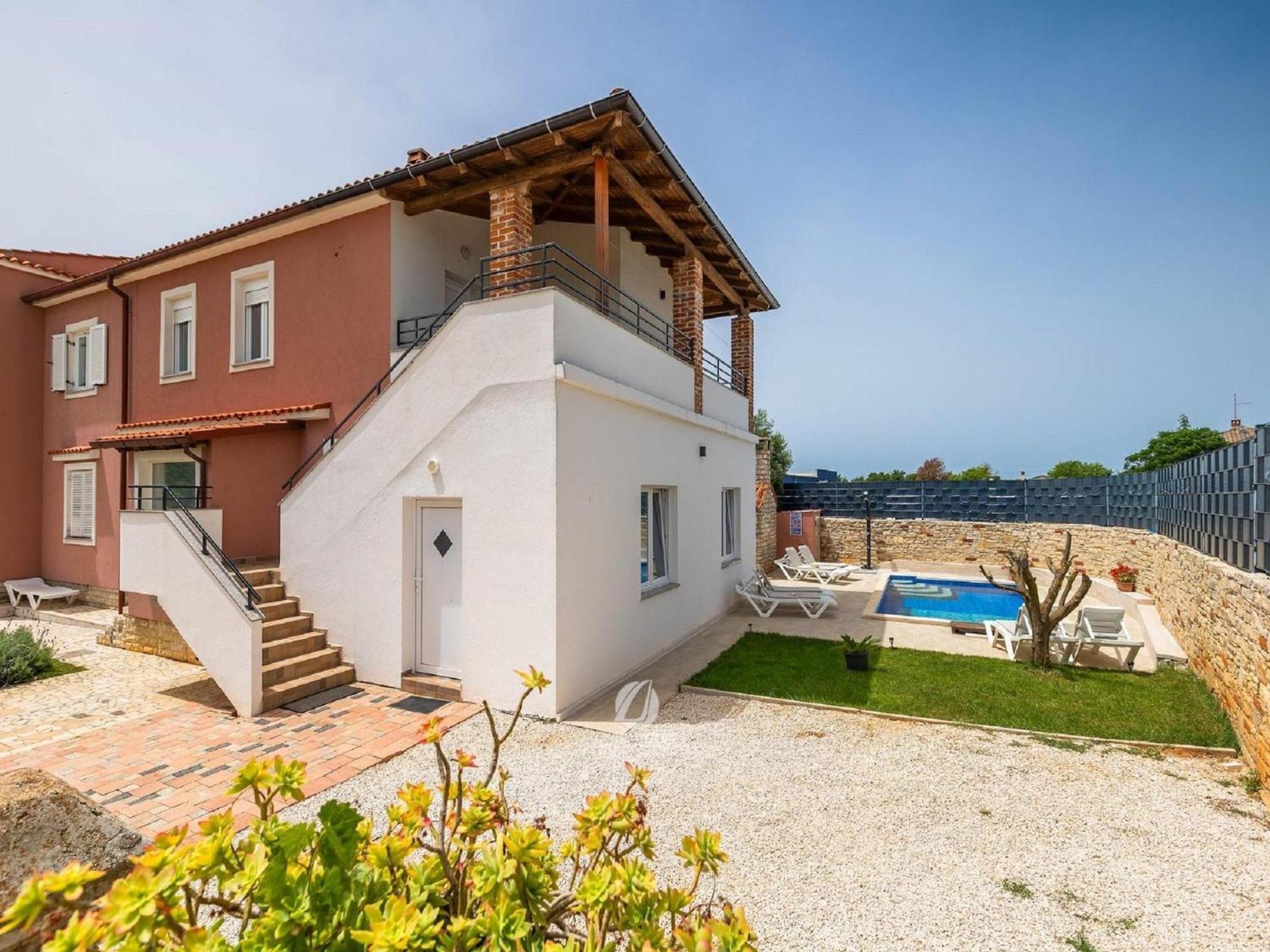 Comfortable House With Private Swimming Pool Vikendica