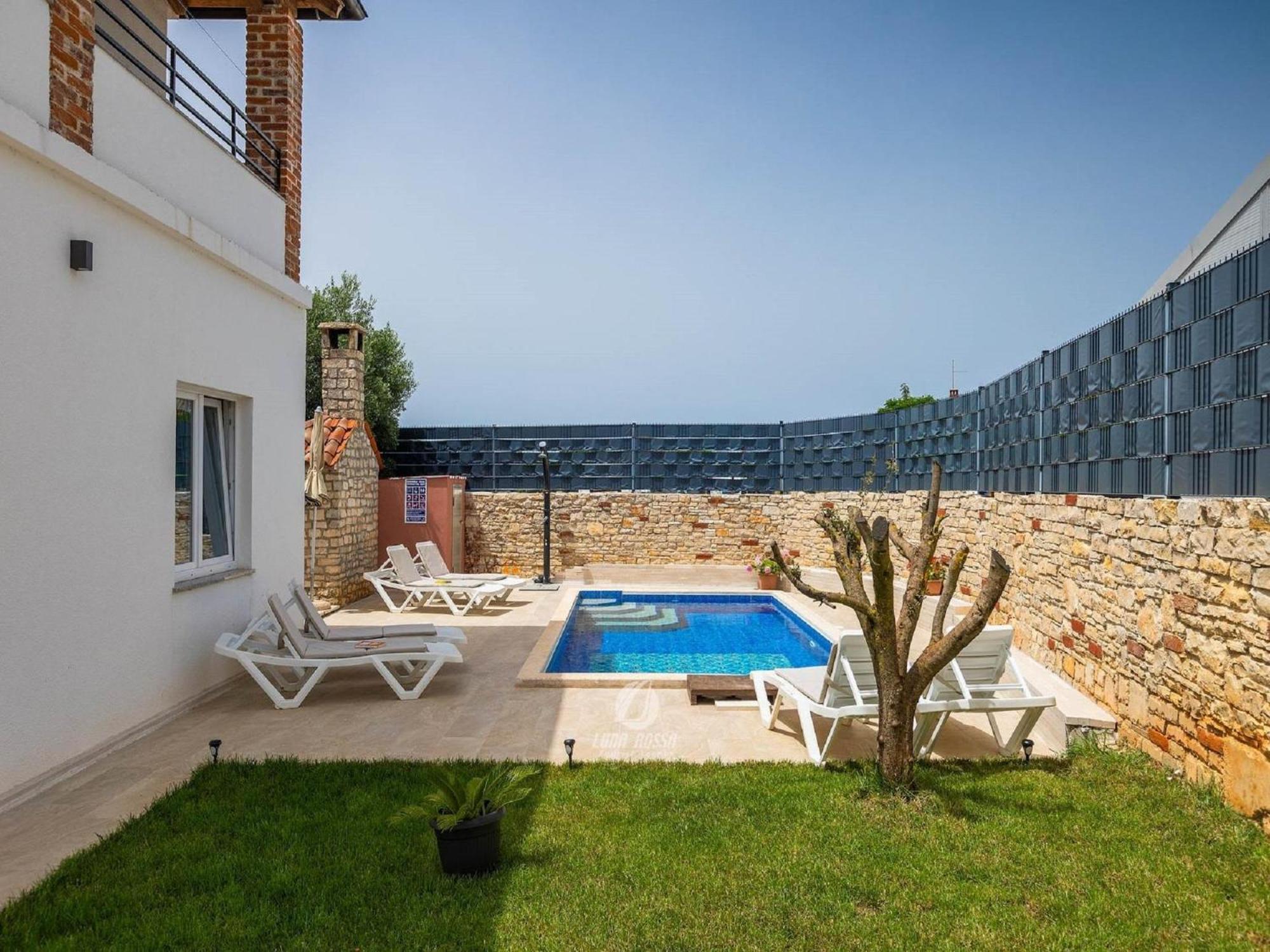 Comfortable House With Private Swimming Pool Vikendica