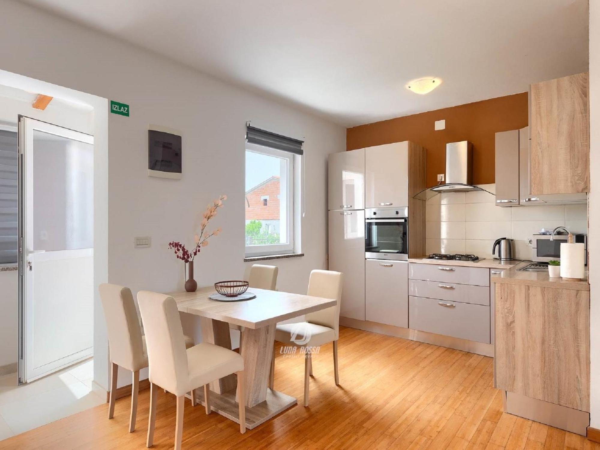 Vikendica Comfortable House With Private Swimming Pool Pula